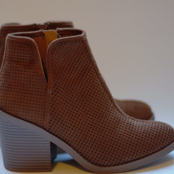 Brown/Cognac Heeled Booties - Picture 2 of 7